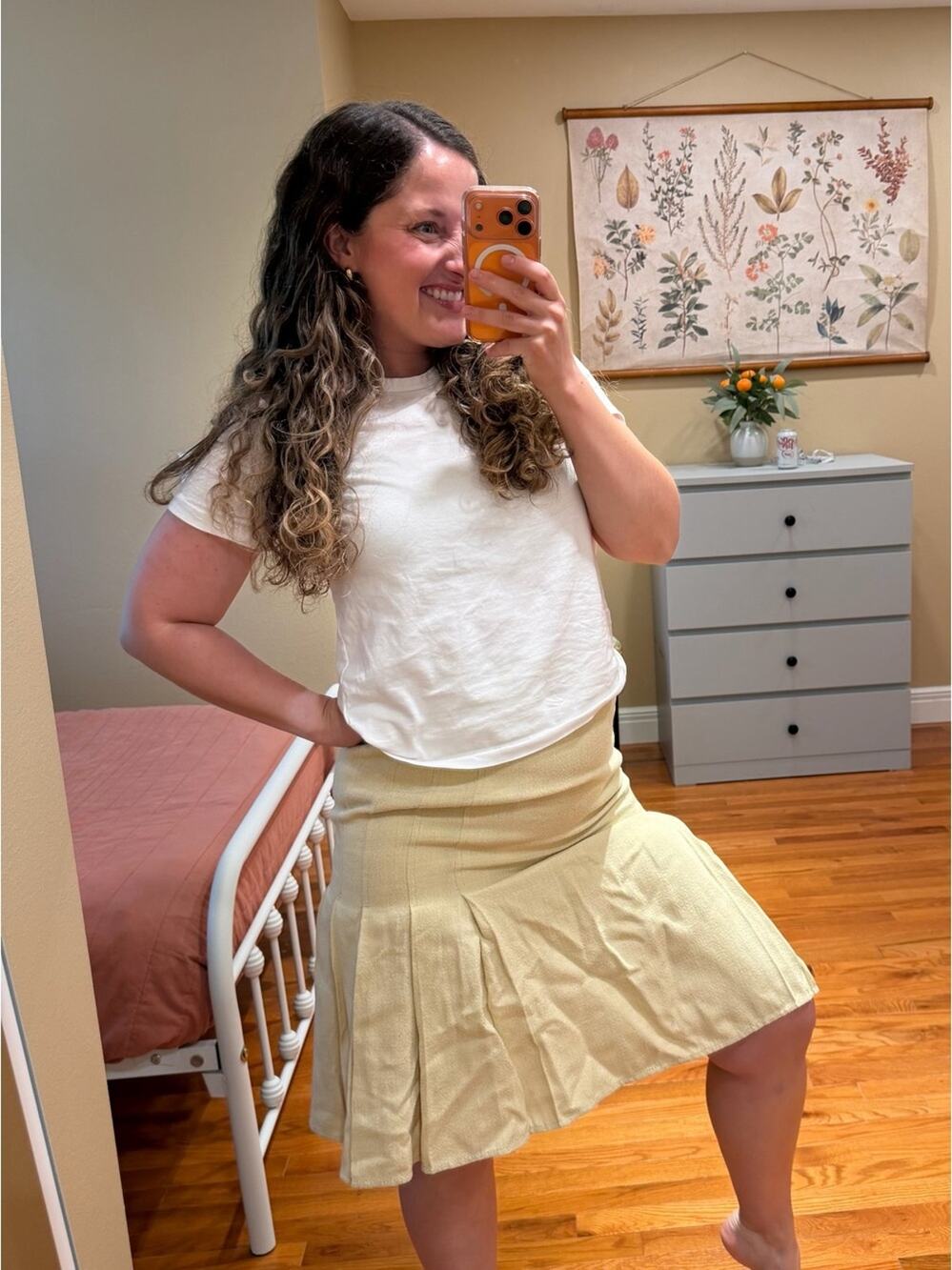 Vintage Dolce & Gabbana Women's Cream Pleated A-Line Skirt 44 8
